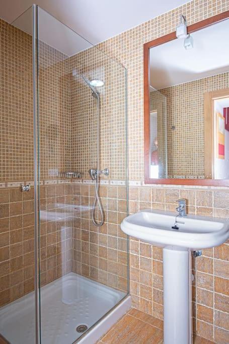 Sunny House With Great Sea Views, 3 Terraces, Private Heated Pool And Sauna La Herradura  Exteriör bild